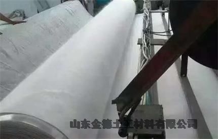 抗老化抗紫外線(xiàn)使用年限長(cháng)厭氧池浮動(dòng)膜-300g長(cháng)絲土工布+鉛山縣